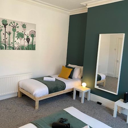 Kitchener - Wonderful 2-Bedroom Apt Sleeps 5 Free Parking Free Wifi Gateshead Dış mekan fotoğraf