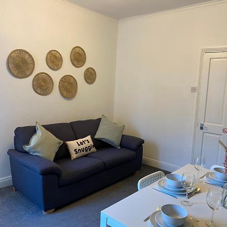Kitchener - Wonderful 2-Bedroom Apt Sleeps 5 Free Parking Free Wifi Gateshead Dış mekan fotoğraf