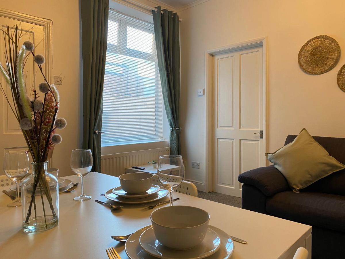 Kitchener - Wonderful 2-Bedroom Apt Sleeps 5 Free Parking Free Wifi Gateshead Dış mekan fotoğraf