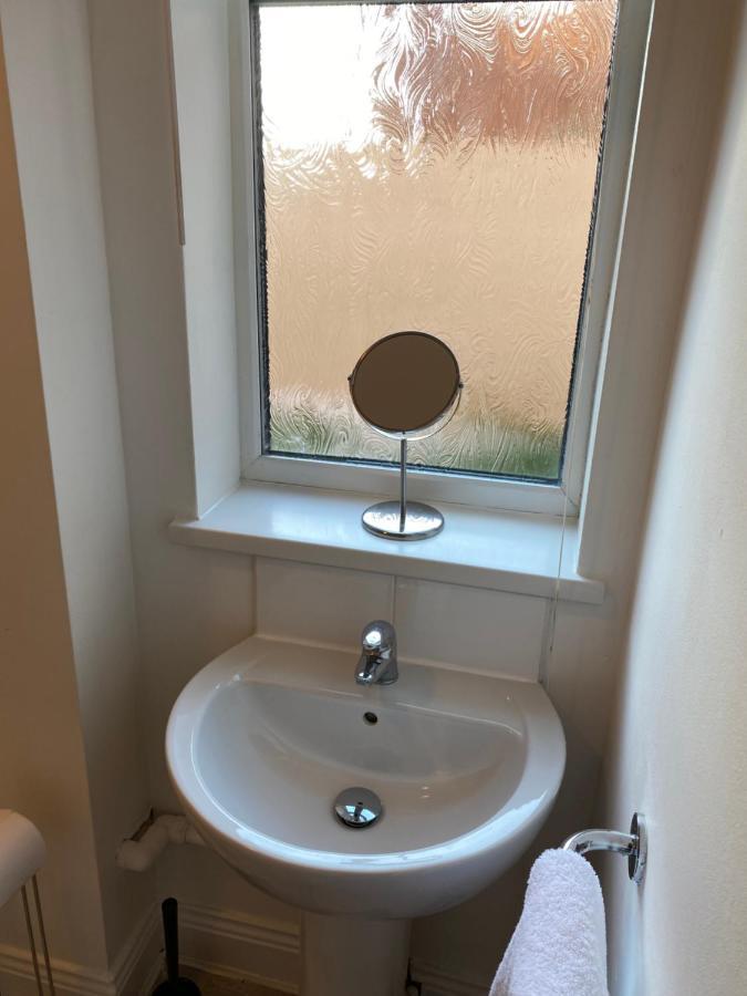 Kitchener - Wonderful 2-Bedroom Apt Sleeps 5 Free Parking Free Wifi Gateshead Dış mekan fotoğraf