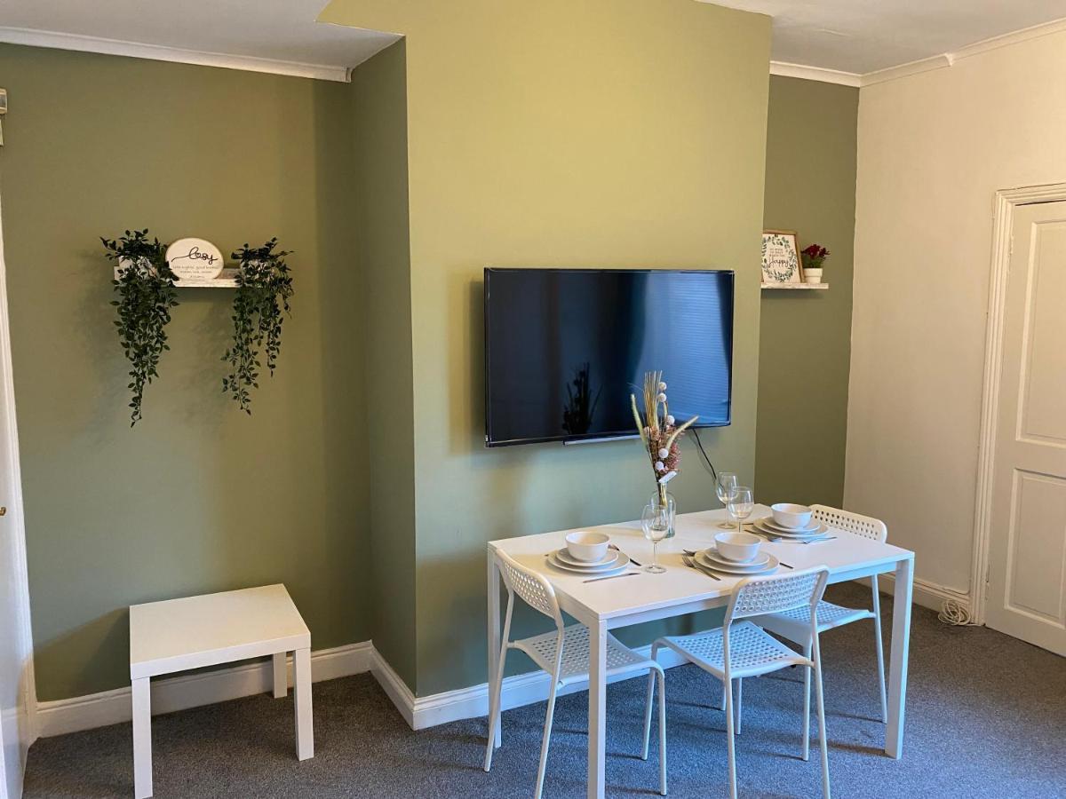 Kitchener - Wonderful 2-Bedroom Apt Sleeps 5 Free Parking Free Wifi Gateshead Dış mekan fotoğraf