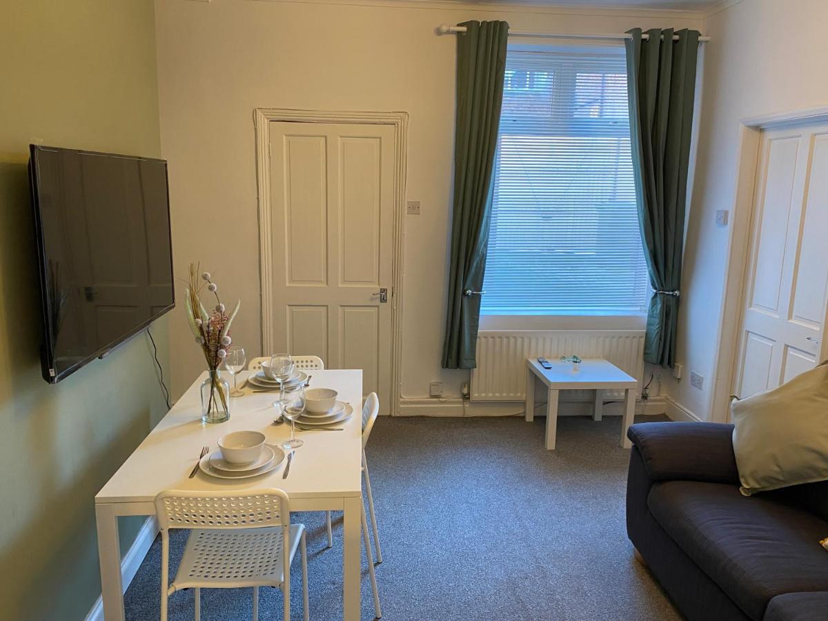 Kitchener - Wonderful 2-Bedroom Apt Sleeps 5 Free Parking Free Wifi Gateshead Dış mekan fotoğraf