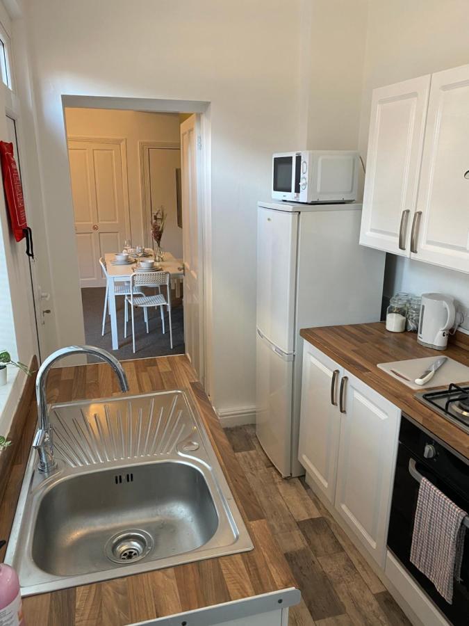 Kitchener - Wonderful 2-Bedroom Apt Sleeps 5 Free Parking Free Wifi Gateshead Dış mekan fotoğraf